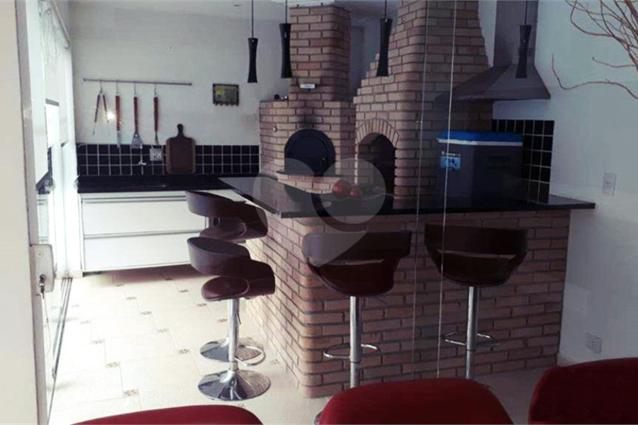 Casa à venda com 4 quartos, sendo 2 suítes, no condomínio Cond Residencial Villagio da Serra, São Paulo - SP