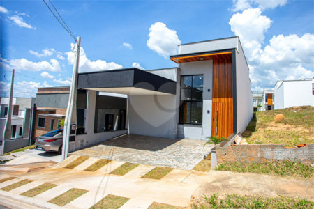 Casa à venda com 3 quartos, sendo 1 suíte, no condomínio Horto Florestal Villagio, Sorocaba - SP