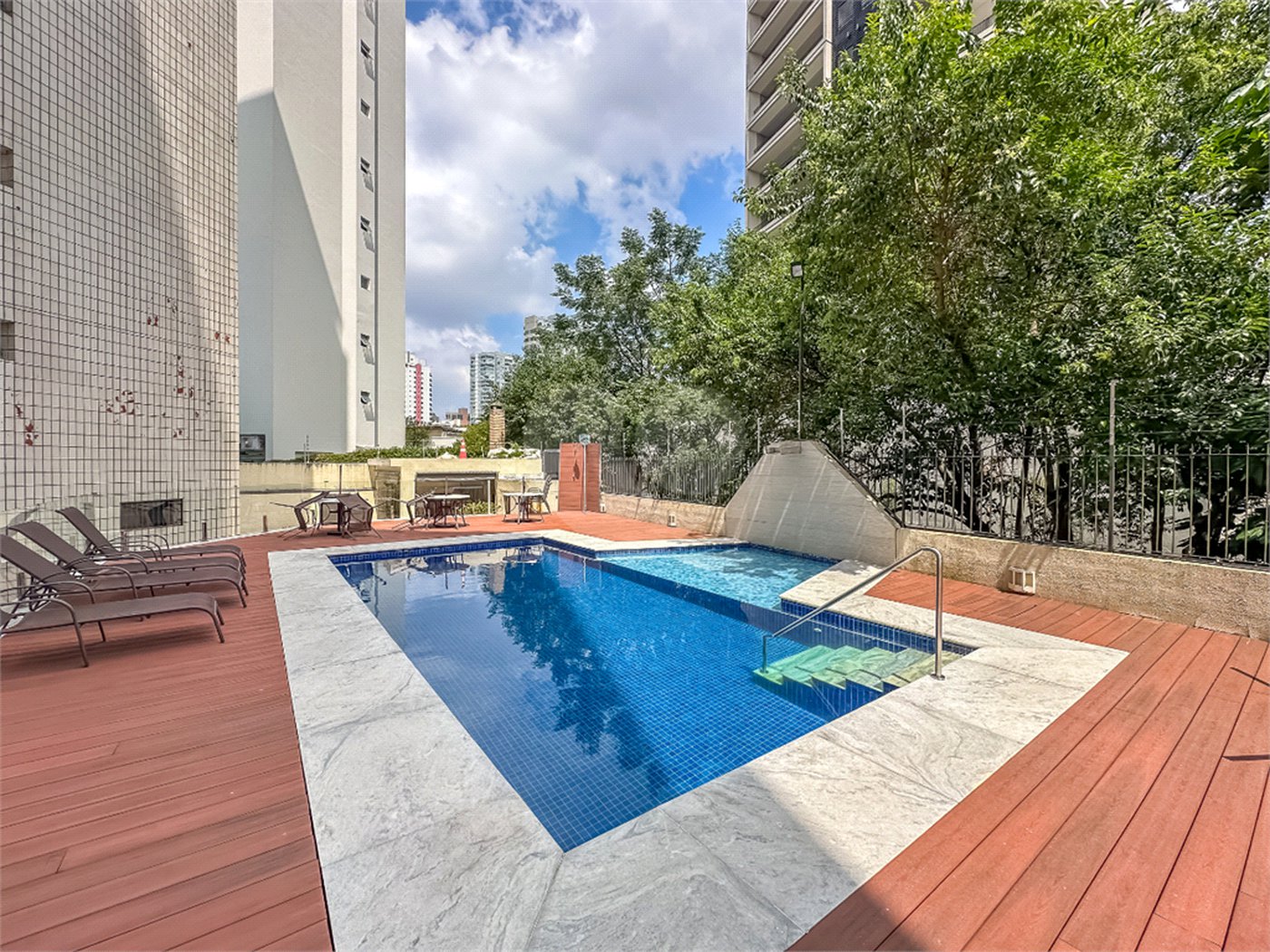 Apartamento à venda com 3 quartos, sendo 1 suíte,  em Vila Clementino, São Paulo, SP