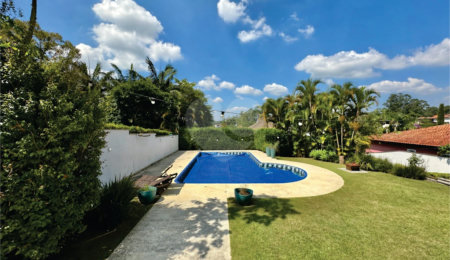 Casa à venda com 4 quartos, sendo 2 suítes,  no condomínio Granja Vianna II, Cotia - SP