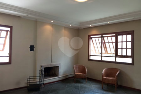 Casa à venda com 3 quartos, sendo 1 suíte, em Vila Nivi, São Paulo, SP