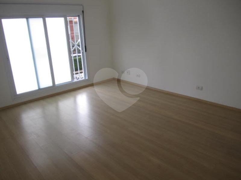 Casa à venda com 4 quartos, sendo 2 suítes, em Moema, São Paulo, SP