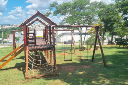 Casa à venda com 3 quartos, sendo 1 suíte, no condomínio Condomíno Helena Maria, Sorocaba - SP