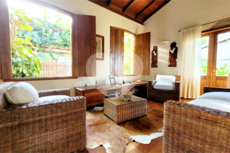 Casa à venda com 3 suítes no Centro, Santa Cruz Cabrália, BA