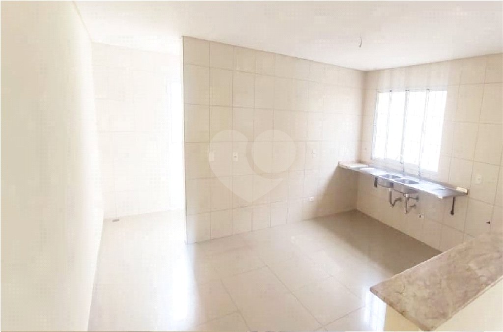 Sobrado à venda com 3 quartos, sendo 1 suíte,  em Cidade São Francisco, São Paulo, SP