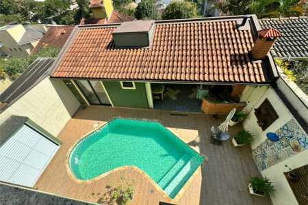 Casa à venda com 3 quartos, sendo 1 suíte, no condomínio Residencial Jardim das Flores 1510, Cotia - SP