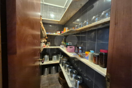 Casa de Vila à venda ou para alugar com 4 quartos, sendo 2 suítes,  em Jardim Leonor, São Paulo, SP