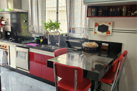 Casa à venda com 4 quartos, sendo 2 suítes,  em Vila Romana, São Paulo, SP