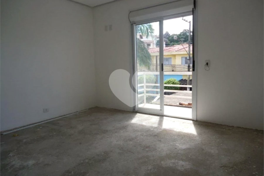 Sobrado à venda com 3 quartos, sendo 1 suíte, em Tremembé, São Paulo, SP
