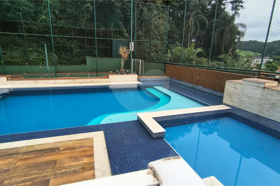 Casa à venda com 4 quartos, sendo 3 suítes, no condomínio Da Serra, São Paulo - SP