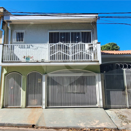 Casa no Jardim Medeiros ampla com 3 dormitórios bem distribuída