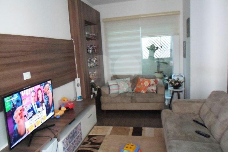 Casa à venda com 3 quartos, sendo 1 suíte, no condomínio Fernandes, São Paulo - SP