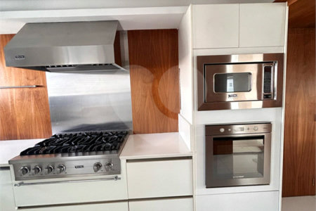 Apartamento à venda com 3 suítes em Moema, São Paulo, SP