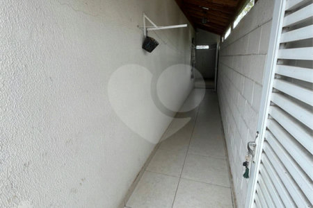 Casa à venda com 3 quartos, sendo 1 suíte, no condomínio New Village, Cotia - SP