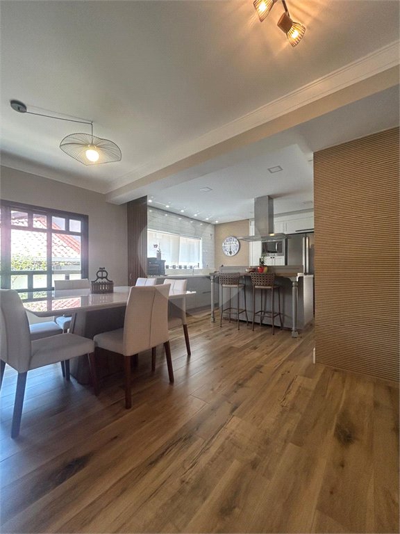 Casa à venda com 3 suítes no condomínio Braziliana, Valinhos - SP