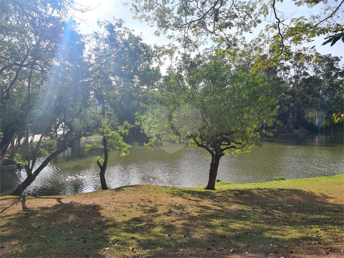 Casa à venda com 4 suítes no condomínio Marambaia, Vinhedo - SP