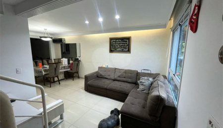 Casa à venda com 3 quartos, sendo 1 suíte, no condomínio Vila das Cores, São Paulo - SP