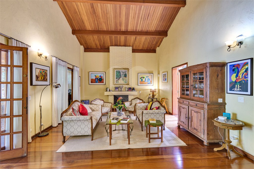 Casa à venda com 4 quartos, sendo 2 suítes, em Jardim Cordeiro, São Paulo, SP