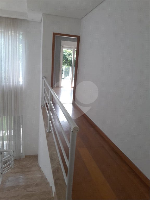 Casa à venda ou para alugar com 4 suítes em Chácaras São Carlos, Cotia, SP