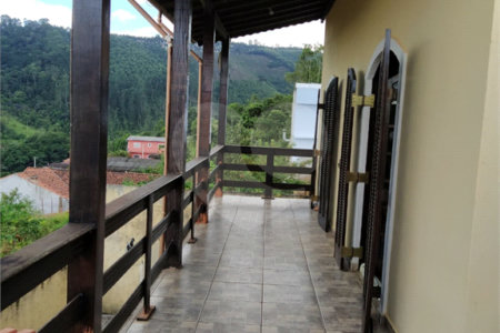 Casa Térrea à venda com 3 quartos, sendo 1 suíte,  no Centro, Salesópolis, SP