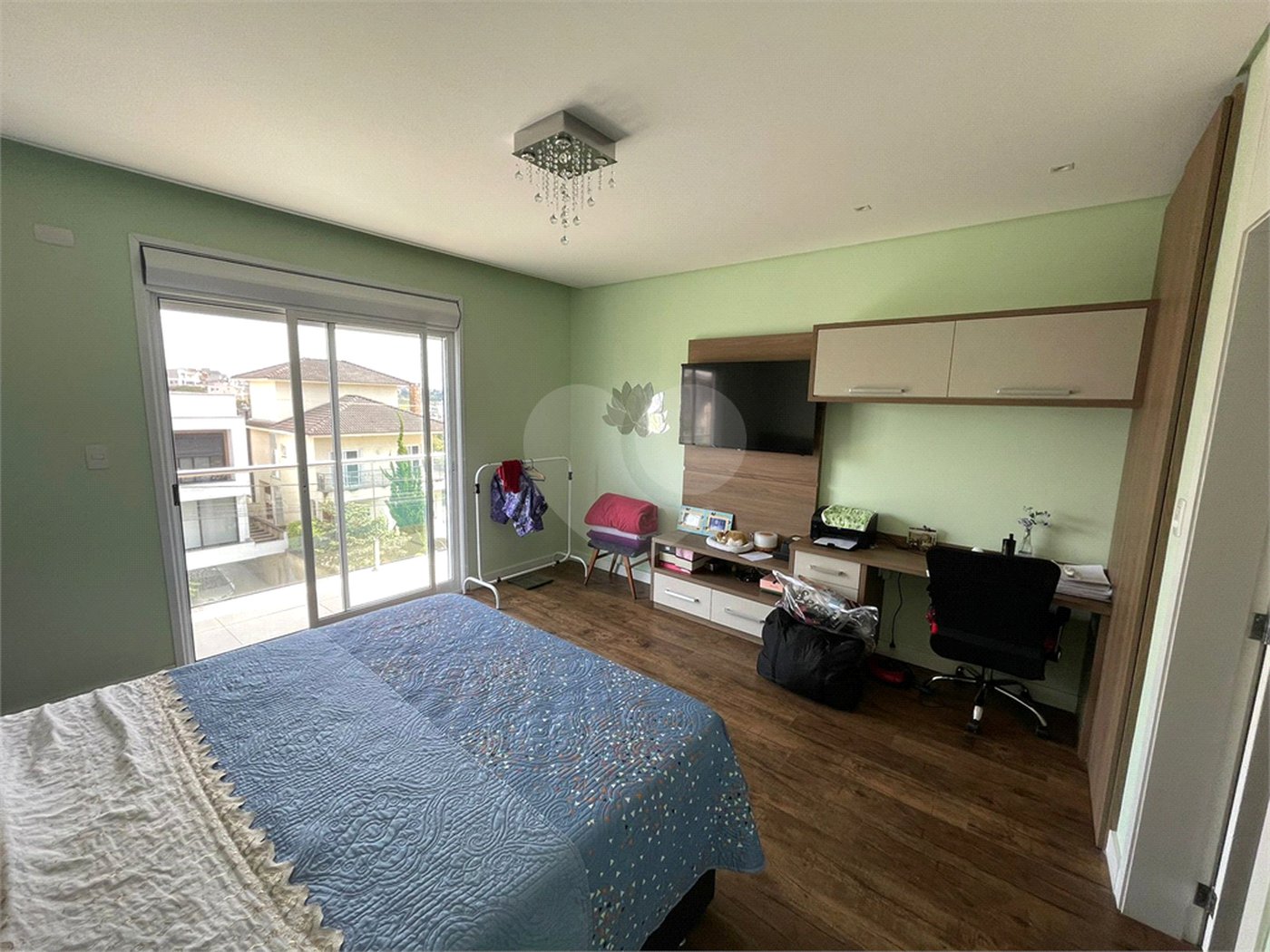 Casa à venda com 1 quarto, sendo 3 suítes, no condomínio Aruã Brisas I, Mogi das Cruzes - SP
