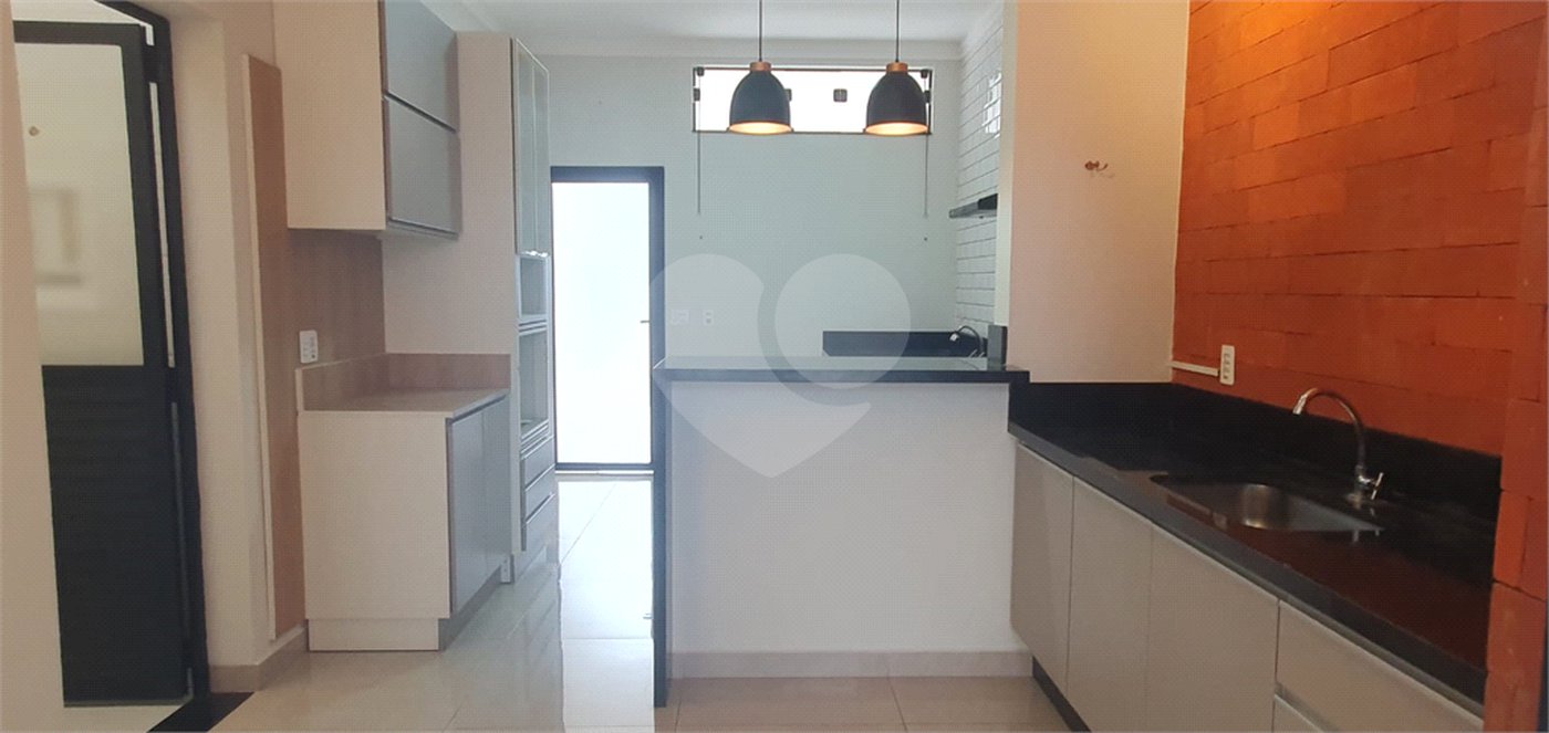 Casa à venda com 3 quartos, sendo 1 suíte,  no condomínio Reserva das Paineiras, Itapetininga - SP