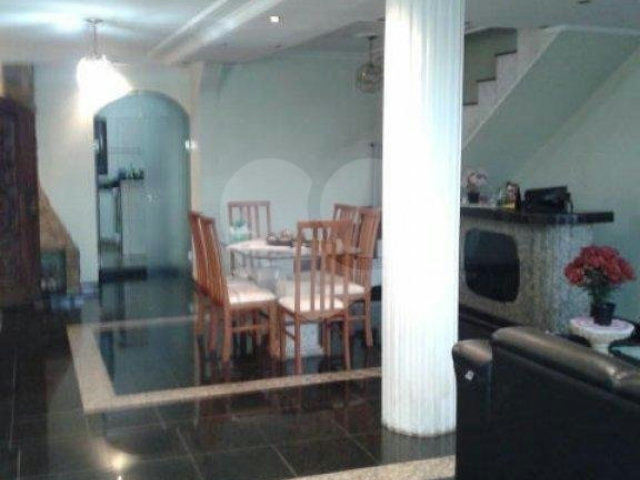 Sobrado à venda com 3 suítes em Vila Nivi, São Paulo, SP