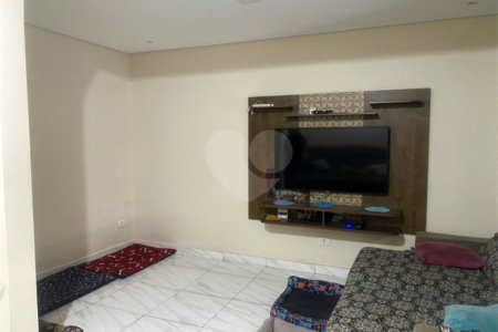 Casa à venda com 1 quarto e 2 vagas na Vila Rosália