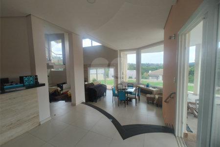 Casa à venda com 5 quartos, sendo 3 suítes, no condomínio Serra da Estrela, Atibaia - SP