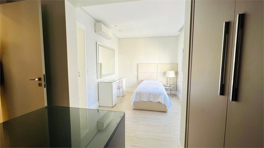 Apartamento à venda com 3 suítes em Campo Belo, São Paulo, SP