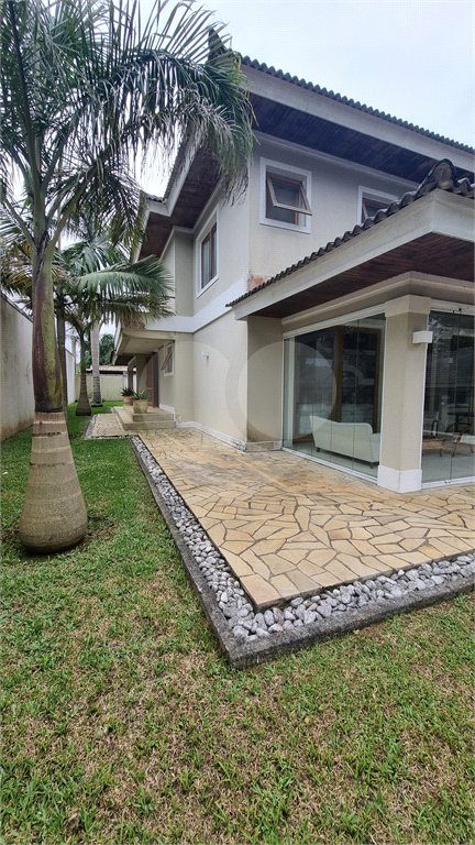 Casa à venda ou para alugar com 5 suítes em Serra da Cantareira, Mairiporã, SP