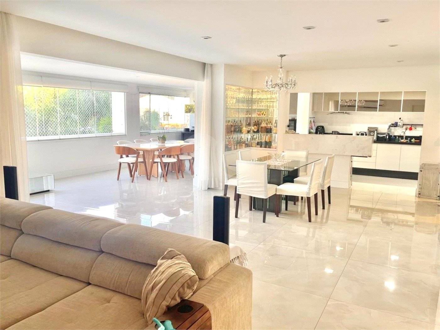 Apartamento à venda com 3 suítes em Vila Romana, São Paulo, SP