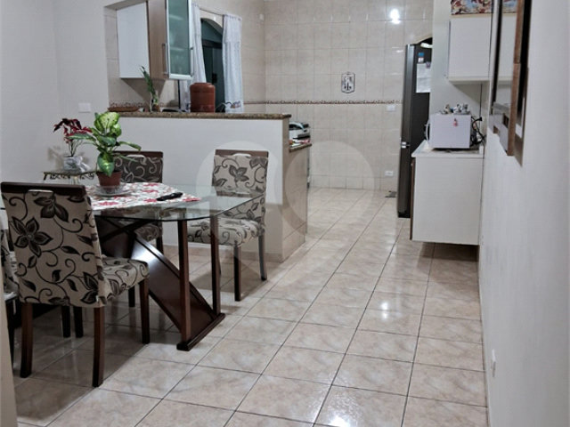 Sobrado à venda com 3 quartos, sendo 1 suíte,  em Parque Gerassi, Santo André, SP