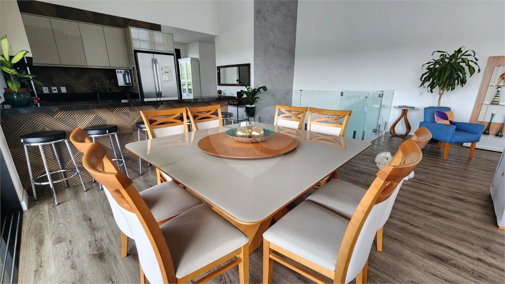 Casa à venda com 6 quartos, sendo 5 suítes, no condomínio Jardim Primavera, Louveira - SP