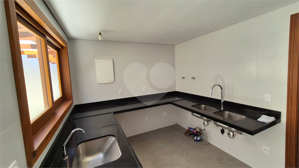 Casa à venda com 8 quartos, sendo 7 suítes, em Ferradura, Armação dos Búzios, RJ