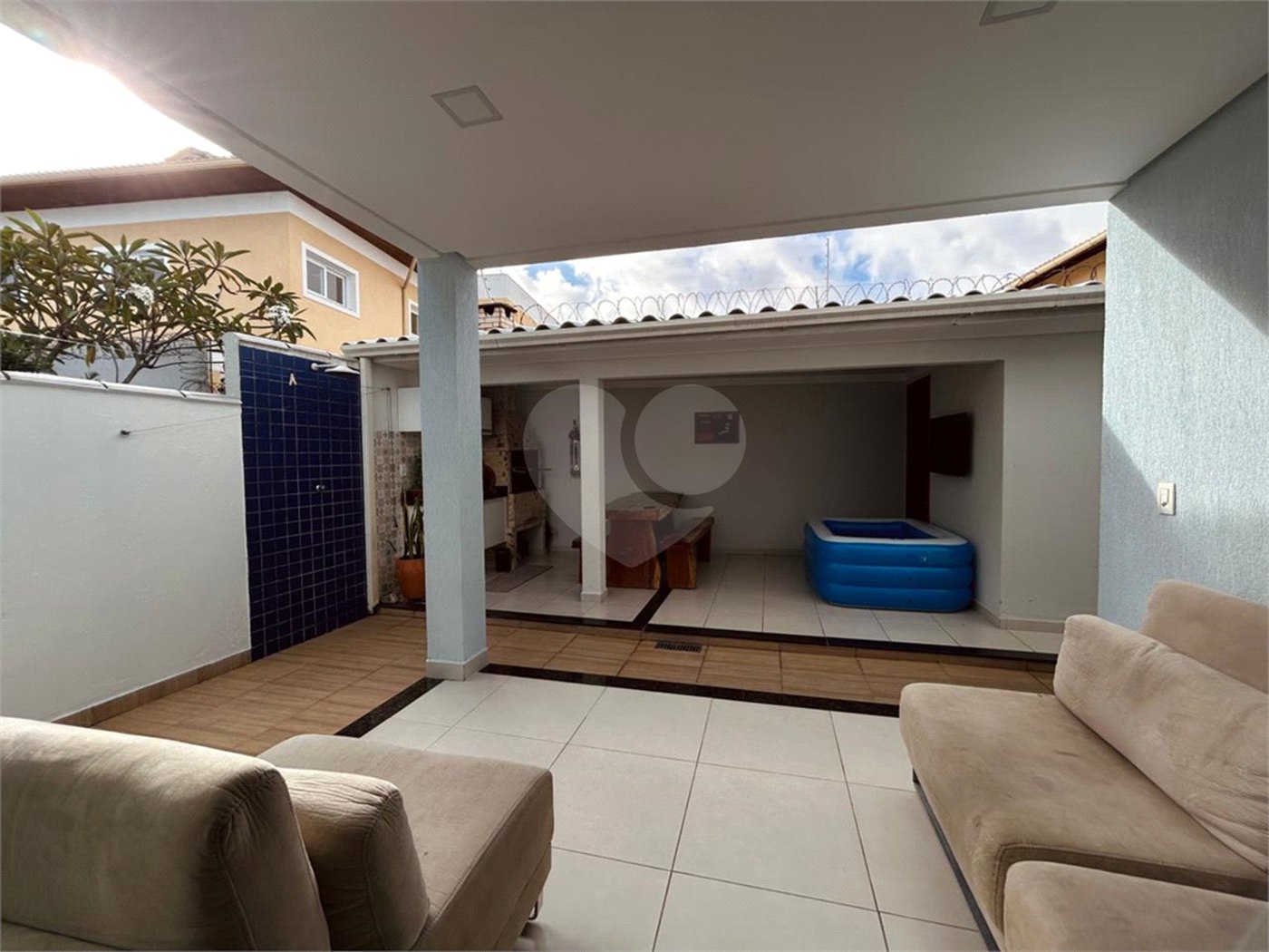 Duplex à venda com 1 quarto, sendo 3 suítes, em Taperapuan, Porto Seguro, BA