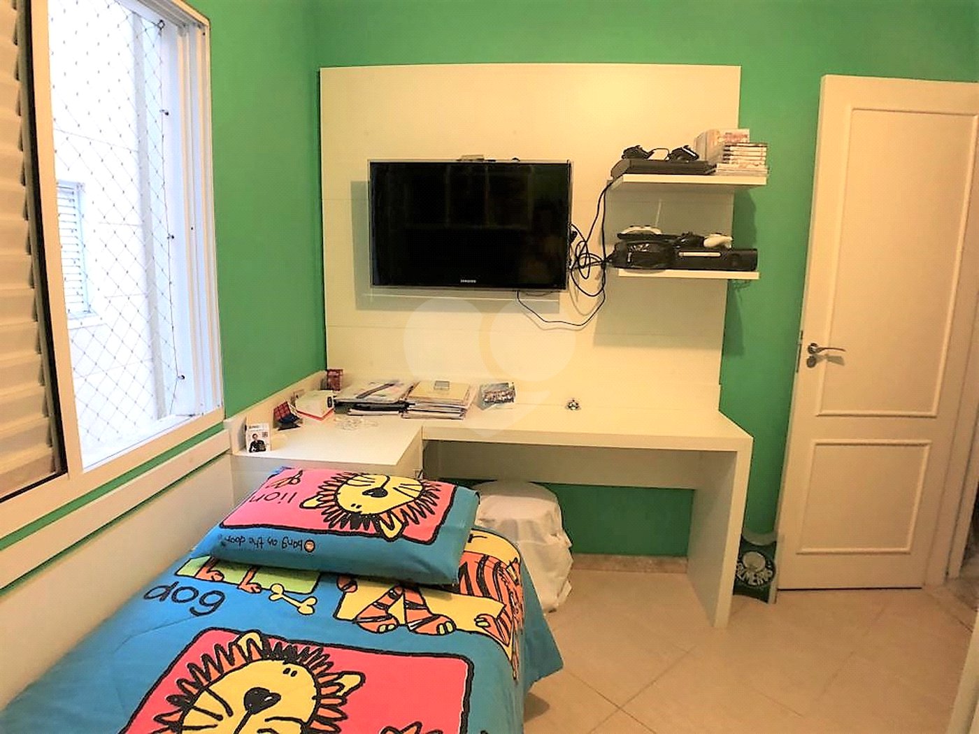 Casa à venda com 3 quartos, sendo 1 suíte, no condomínio Res Vista Verde, São Paulo - SP
