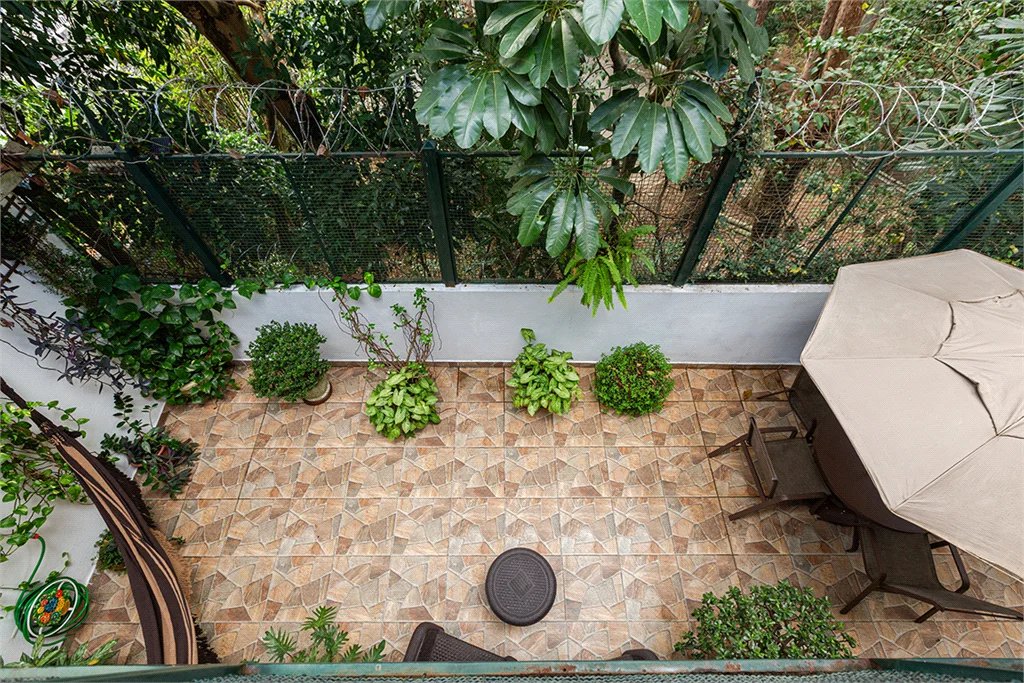 Sobrado à venda com 4 quartos, sendo 2 suítes,  em Vila Madalena, São Paulo, SP