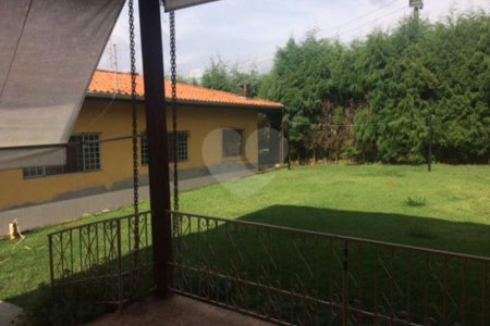 Casa à venda com 6 quartos, sendo 4 suítes, no condomínio Cond Riacho Fundo, Araçoiaba da Serra - SP
