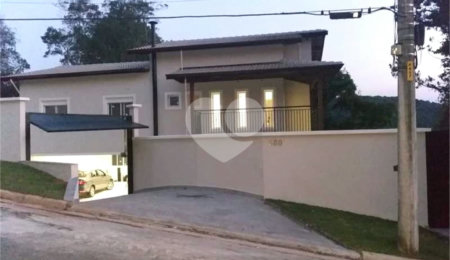 Casa à venda com 4 quartos, sendo 3 suítes,  no condomínio Alpes da Cantareira, Mairiporã - SP