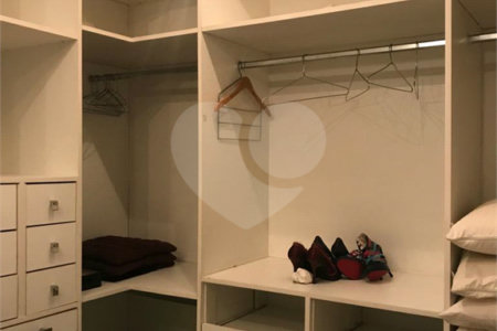 Casa à venda com 5 quartos, sendo 3 suítes, no condomínio Mansões da Prata, Rio de Janeiro - RJ