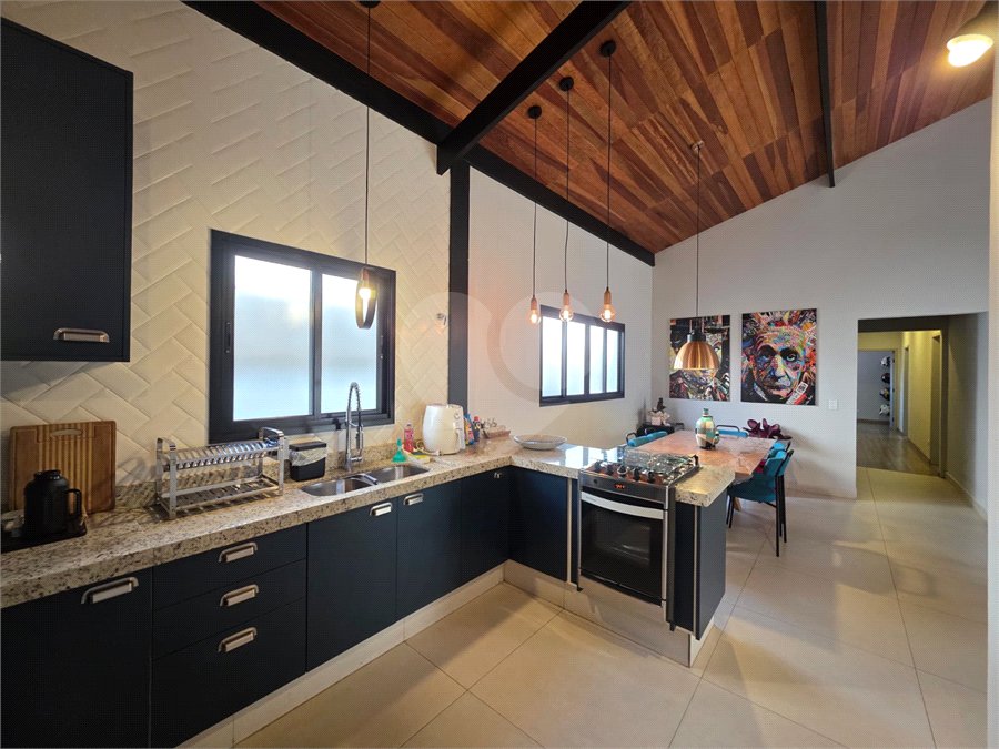 Casa à venda com 3 suítes no condomínio Portal do Bosque, Louveira - SP