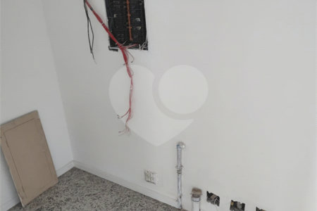 Sala Comercial na Prestigiada Alameda Lucas Nogueira Garcez