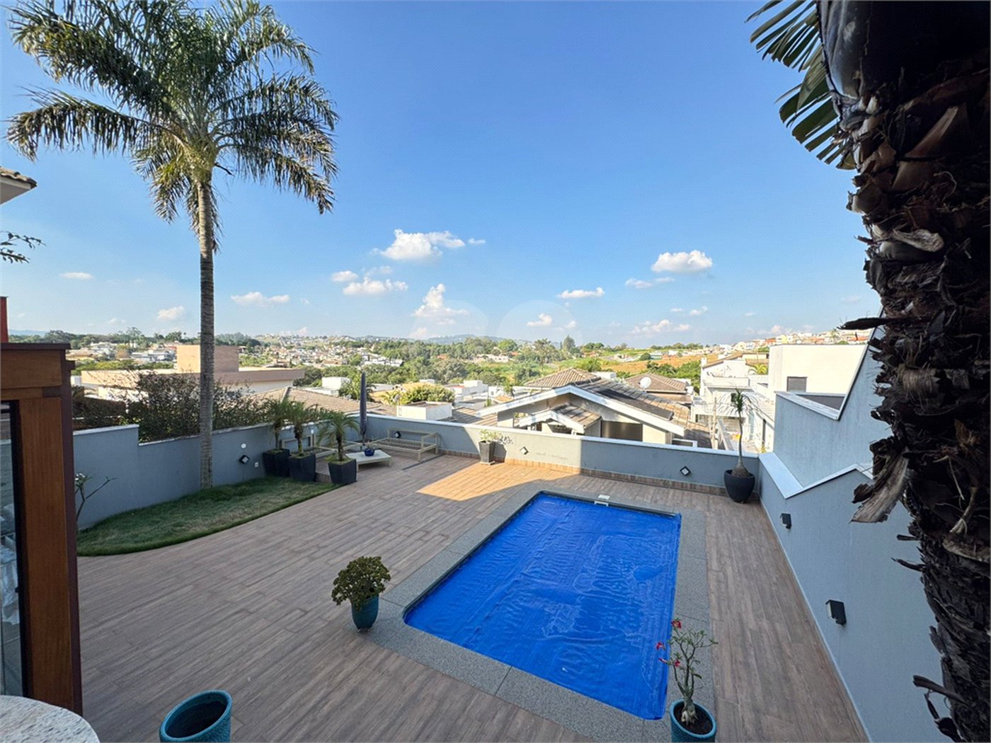 Casa à venda com 3 suítes no condomínio Terras de São Francisco, Vinhedo - SP