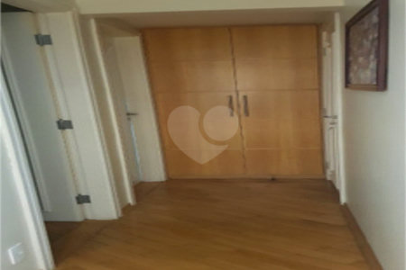 Apartamento à venda com 3 quartos, sendo 1 suíte, em Paraíso do Morumbi, São Paulo, SP
