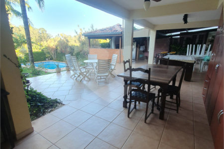 Casa à venda com 4 quartos, sendo 2 suítes,  no condomínio Vinhas da Vista Alegre - Lado Café, Vinhedo - SP