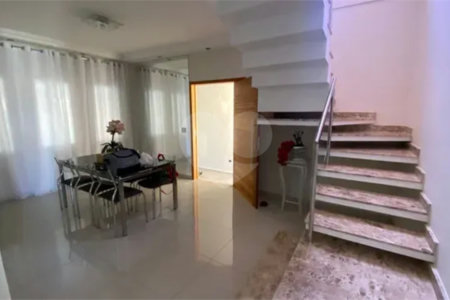 Sobrado à venda com 4 quartos, sendo 1 suíte, em Jardim Colorado, São José dos Campos, SP