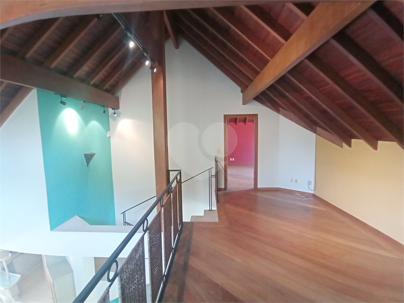 Casa à venda com 3 quartos, sendo 1 suíte,  no condomínio Estância Marambaia, Vinhedo - SP