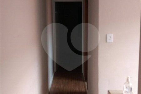 Sobrado à venda com 3 quartos no Centro, Poá, SP