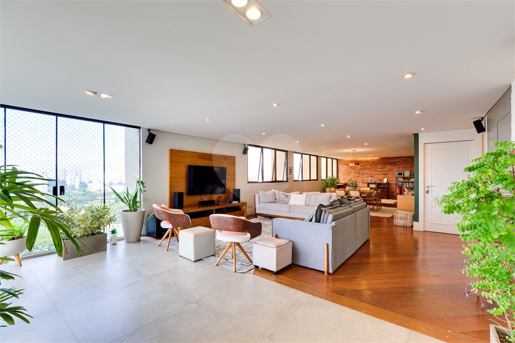 Apartamento à venda com 3 quartos, sendo 2 suítes,  em Alto da Boa Vista, São Paulo, SP